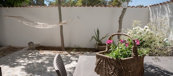Lupa di Mare-Mistral (Deluxe studio apartment with garden)