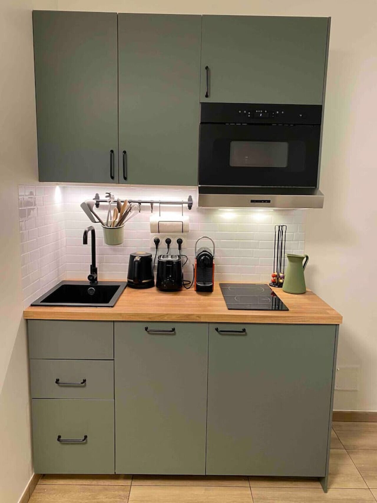 Fridge, microwave, dishwasher, coffee/tea maker