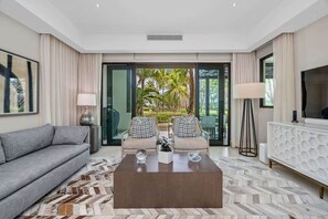 Fernseher, Tischtennisplatte