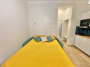 1 Schlafzimmer, Zimmersafe, Schreibtisch, Bügeleisen/Bügelbrett