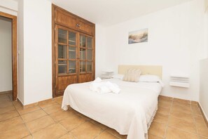 3 dormitorios, tabla de planchar con plancha, wifi gratis y ropa de cama