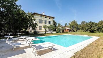 Außenpool (je nach Saison geöffnet)