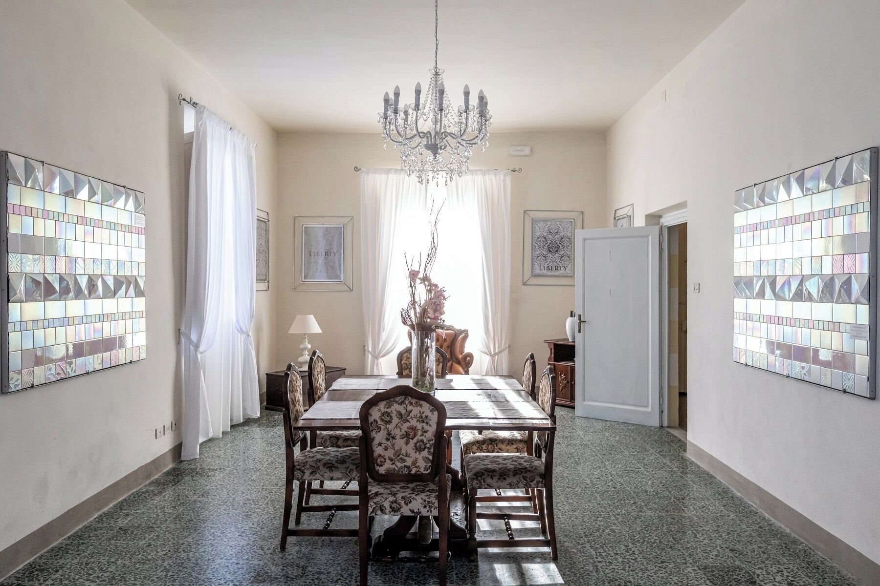 Villa, vue jardin | Salle à manger