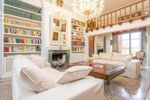 Televisión, chimenea