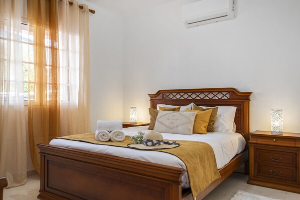 2 bedrooms, iron/ironing board, travel cot, free WiFi