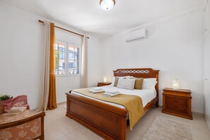 2 bedrooms, iron/ironing board, travel cot, free WiFi