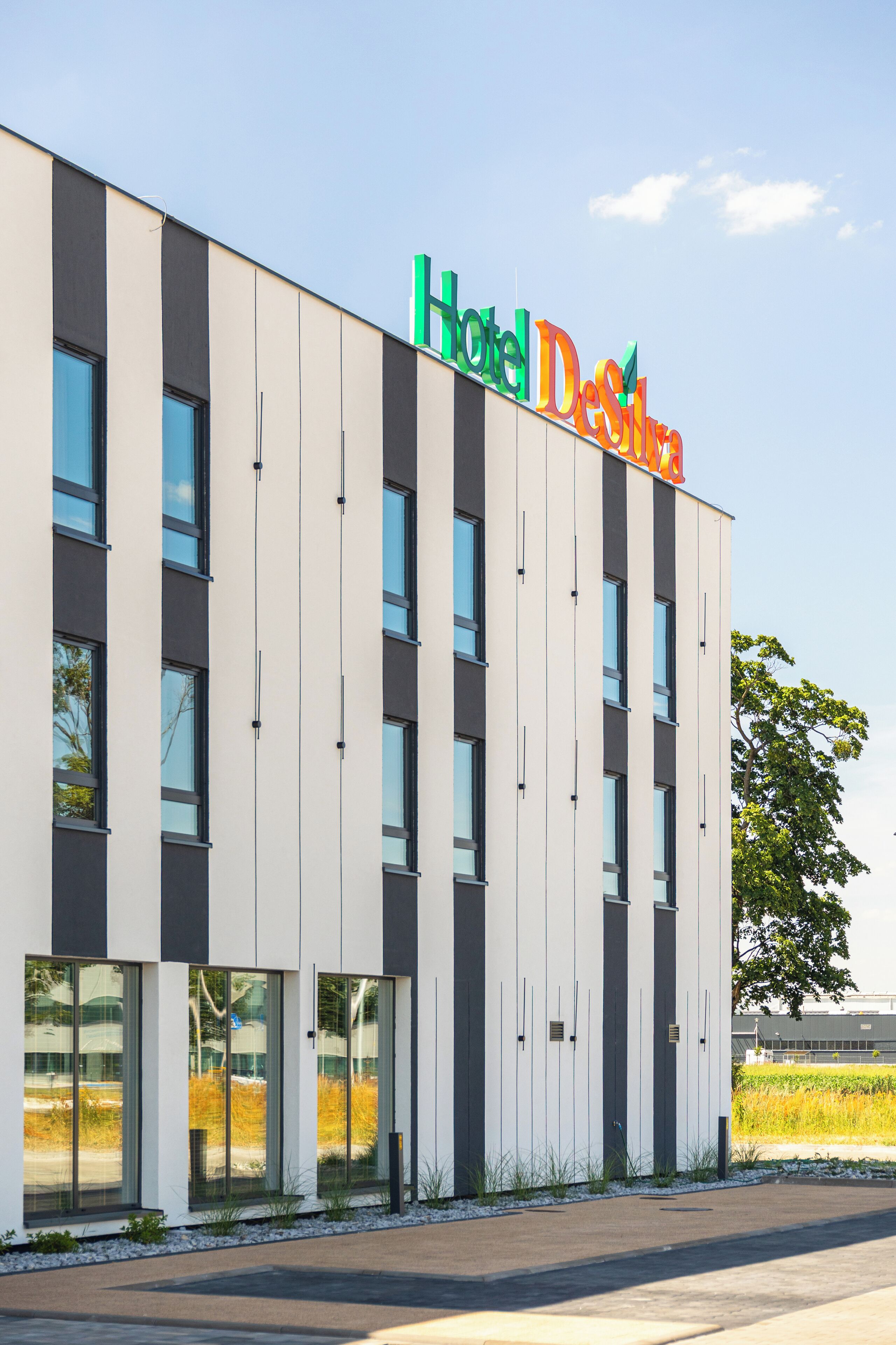 Vista frontal de la propiedad