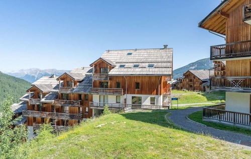 250m from resort center, 1st floor, view forest, swimming pool, balcony, tv, ski locker, 36m²