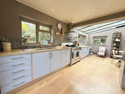 Tranquil Seaside Cottage by NewFo