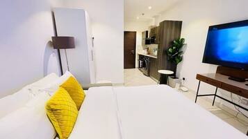 BĂŒgeleisen/BĂŒgelbrett, WLAN, BettwĂ€sche