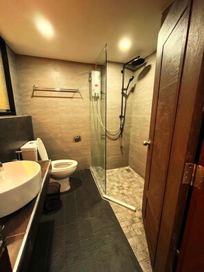 Shower, eco-friendly toiletries, hair dryer, bidet - Prontera room (Suthep Subdistrict , Muang District)