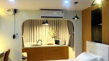 1 bedroom, in-room safe, desk, WiFi