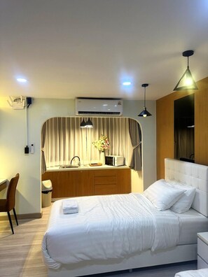 1 間睡房、房內夾萬、書桌、Wi-Fi