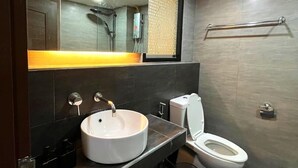 Shower, eco-friendly toiletries, hair dryer, bidet - Prontera room (Suthep Subdistrict , Muang District)