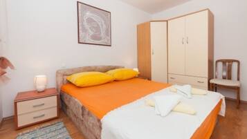 Apartment (Apartment Three Bedroom nmb 1) | 4 bedrooms, cribs/infant beds