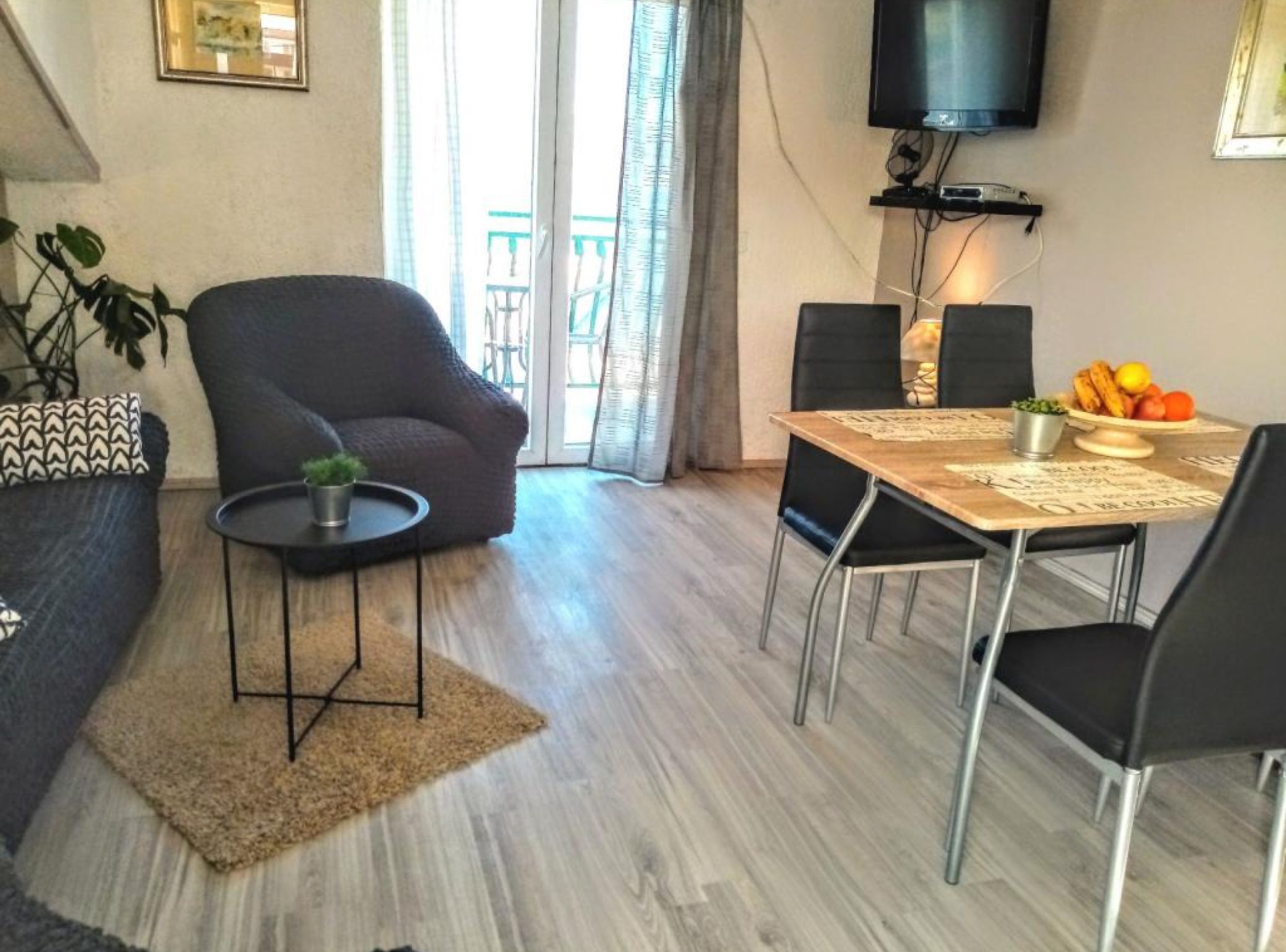 Apartment (Superior Two Bedroom Apartment with B) | Living room | 32-inch flat-screen TV with cable channels