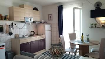 Apartment (One Bedroom Apartment with Balcony an) | Private kitchen | Fridge