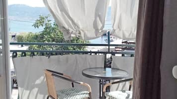 Apartment (One Bedroom Apartment with Balcony an) | Balcony