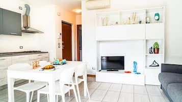 Appartement, 1 chambre, patio, vue jardin | Salle à manger
