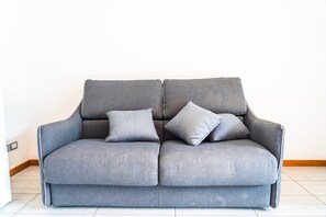 Apartment, 1 Bedroom, Patio, Garden View | Living room