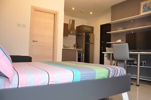 熨斗/熨衫板、Wi-Fi、床單