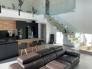 Een smart-tv en videogames