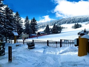 المنطقة المحيطة بالمنشأة