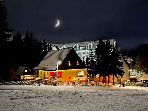 المنشأة من الخارج