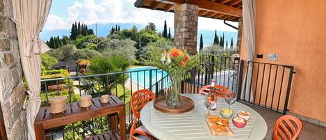 تناول الطعام بالخارج