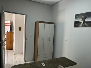 2 makuuhuonetta, silitysrauta/-lauta, Wi-Fi, vuodevaatteet