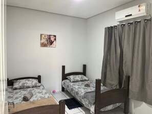 2 makuuhuonetta, silitysrauta/-lauta, Wi-Fi, vuodevaatteet