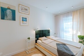 1 dormitorio, tabla de planchar con plancha, wifi y ropa de cama