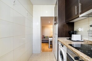 Réfrigérateur, micro-ondes, four, cafetière/bouilloire