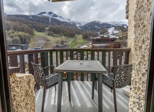 Resort center, 5th floor, view ski slopes, balcony, tv, ski locker, 24m², Les Orres