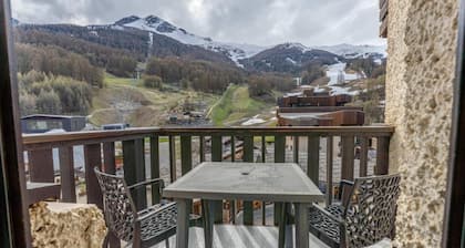 Resort center, 5th floor, view ski slopes, balcony, tv, ski locker, 24m², Les Orres