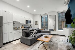 Living area - Halftime Hideaway in Downtown (Pittsburgh)