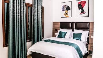 Deluxe Apartment, Balcony, City View | Iron/ironing board