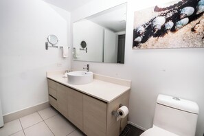 مستلزمات مجانية للعناية الشخصية، مناشف، صابون، شامبو