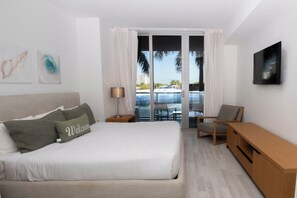 1 bilik tidur, peti besi dalam bilik, seterika/papan seterika 