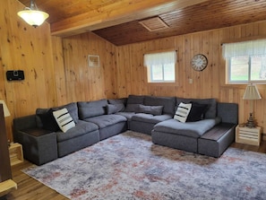 Smart TV, books - Spacious 5-bedroom house in charming Mayo with WiFi, AC (MAYO)