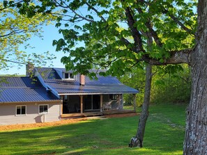 Exterior - Spacious 5-bedroom house in charming Mayo with WiFi, AC (MAYO)