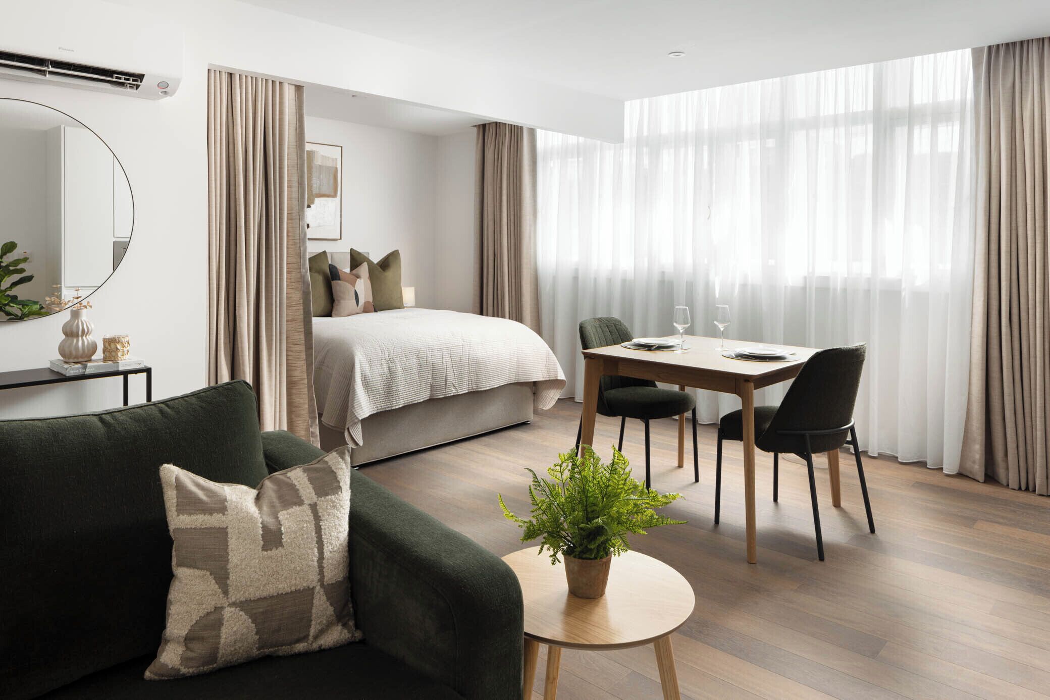 Studio, 1 King Bed, Non Smoking | Living area