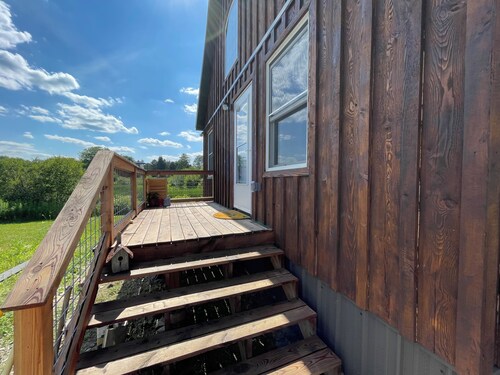 Quiet 2-bedroom country cabin with scenic views 3 miles from Norwich NY.