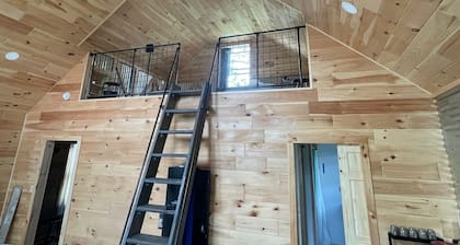 Quiet 2-bedroom country cabin with scenic views near Norwich NY