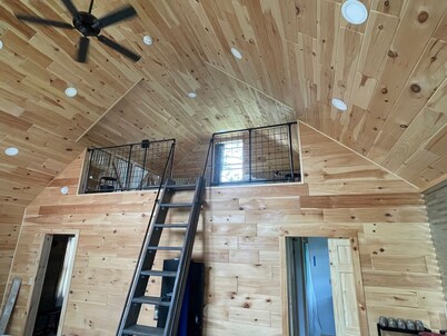 Quiet 2-bedroom country cabin with scenic views 3 miles from Norwich NY.