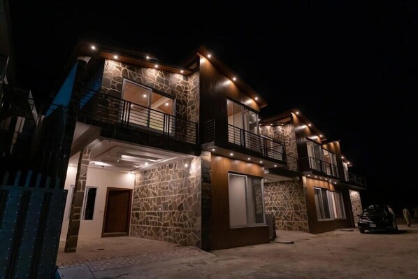 Front of property - Alpine Creast Cottages (Khaira Gali)