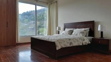 Deluxe Double Room, Mountain View | Soundproofing, iron/ironing board, free WiFi