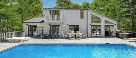 حمّام سباحة مُدفَّأ