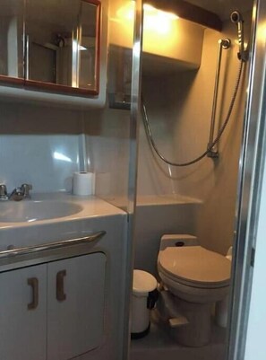 Bathroom - Cruiser Boat (Baltimore)