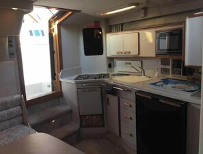 Private kitchen - Cruiser Boat (Baltimore)